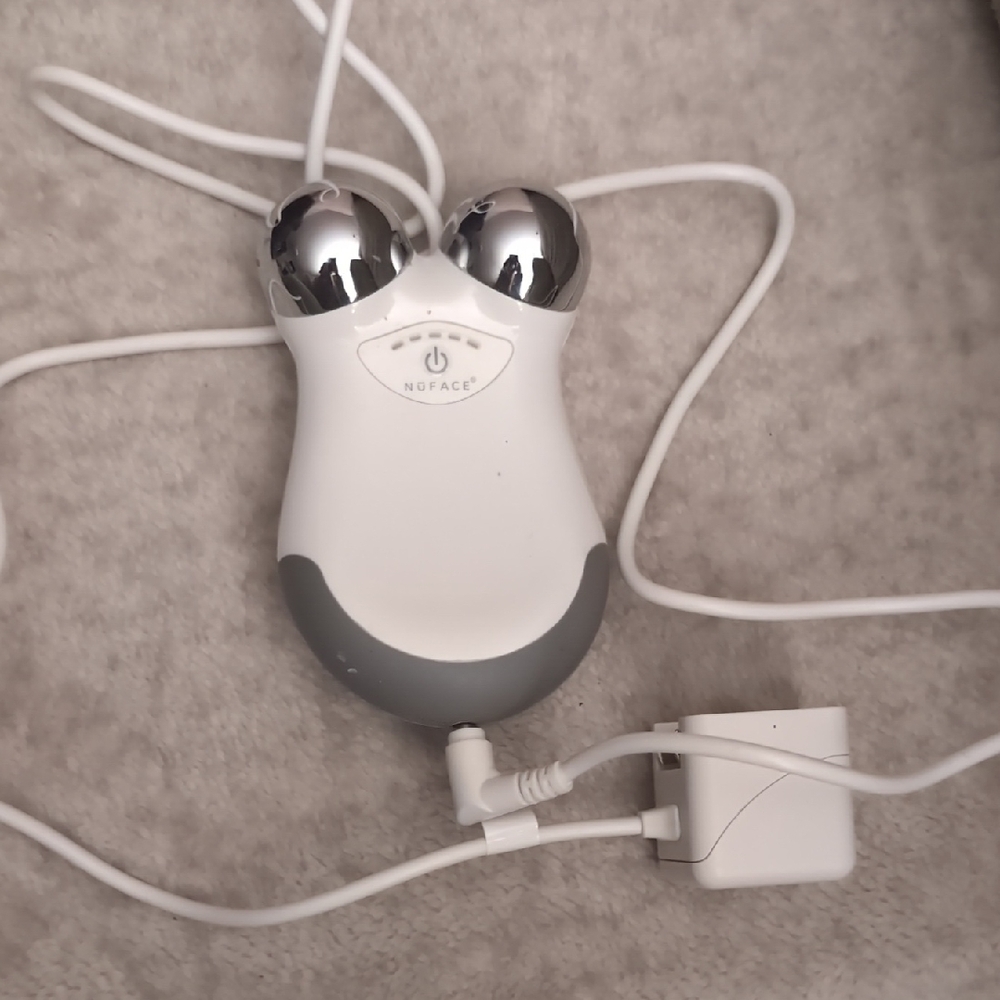 NuFace White and Silver Toning Device